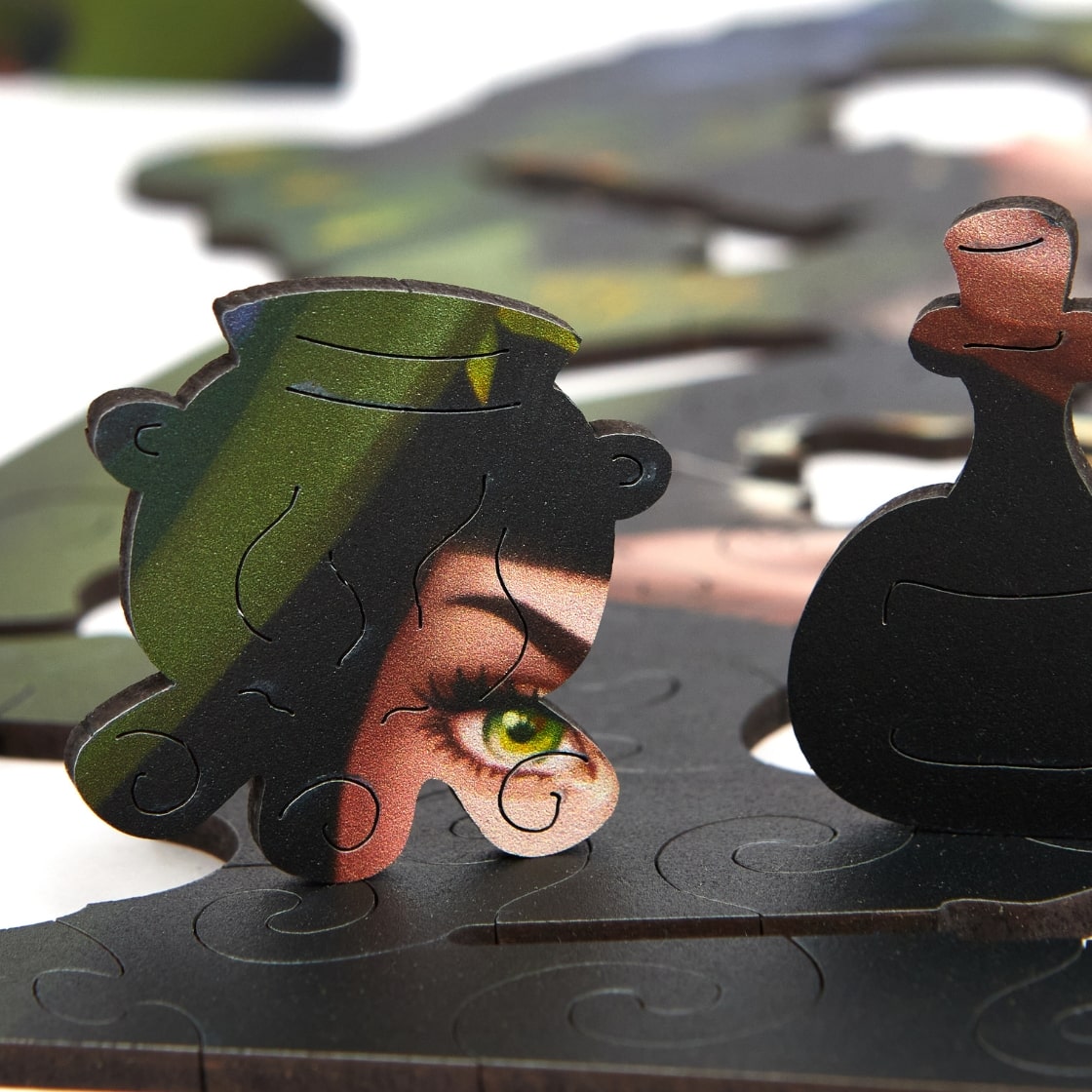The Witch of Wealth Wooden Puzzle detailed view